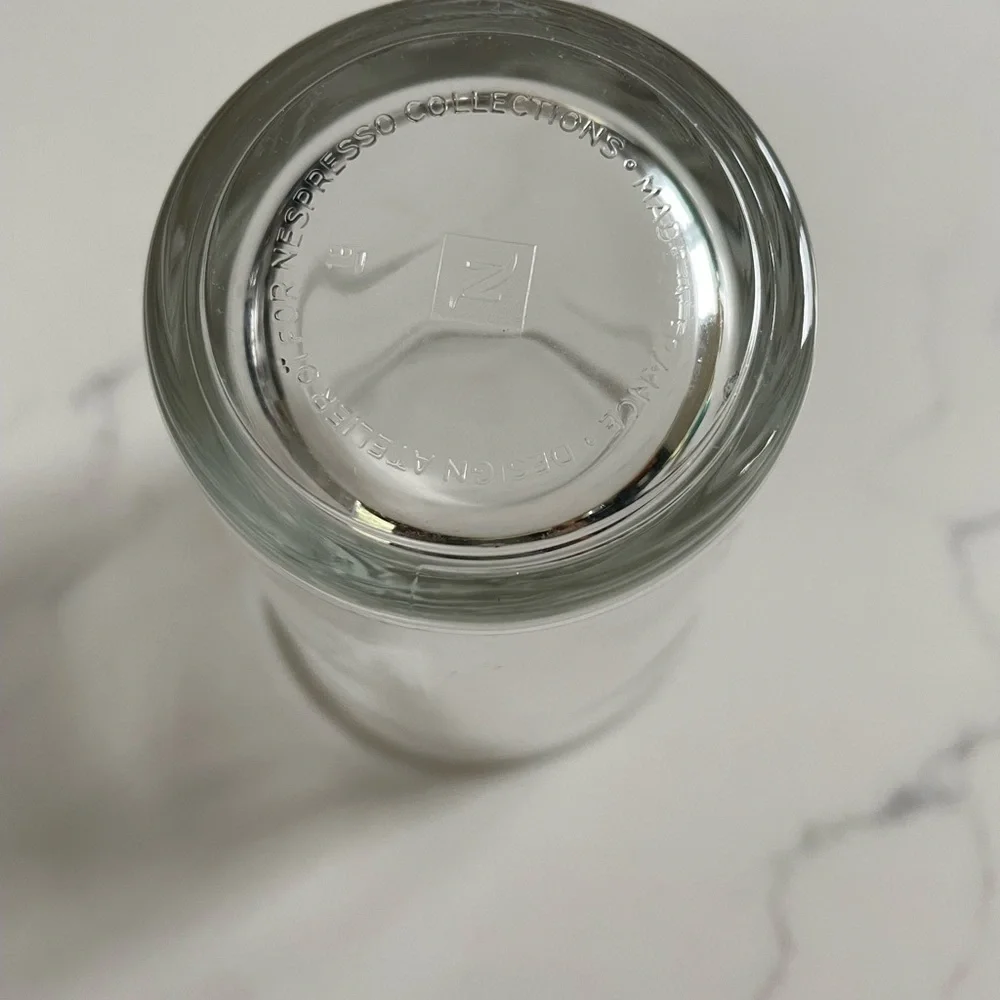 Nespresso glass Shaker with Aqua (silicone) Lid - Picture 4 of 5